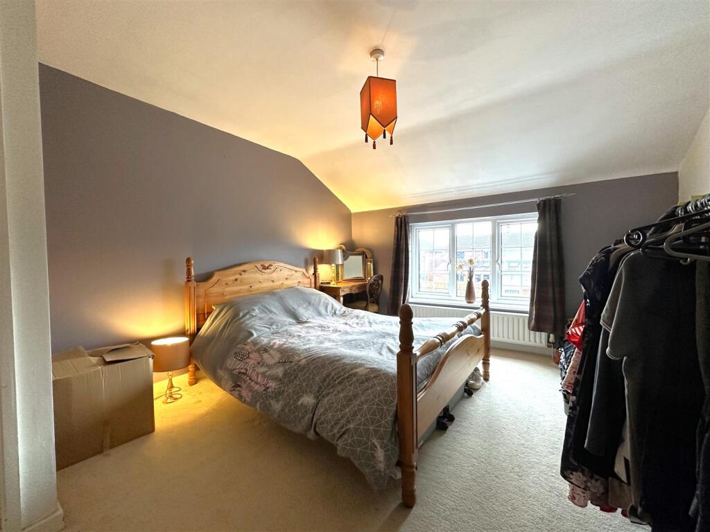 Master Bedroom 689