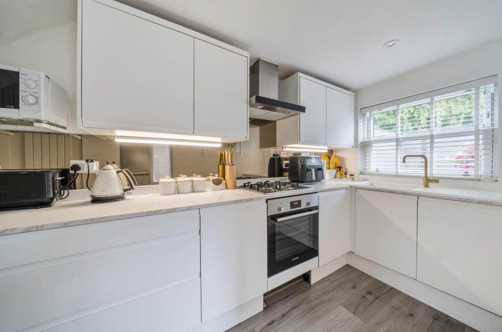 1309838-17-685d13...