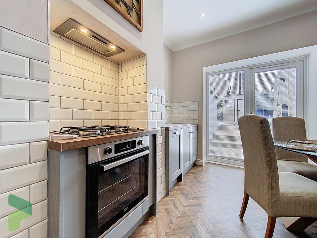 Fitted Breakfast ...