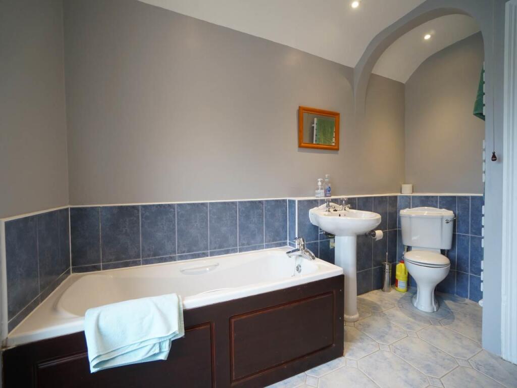 Bathroom 2.2.JPG