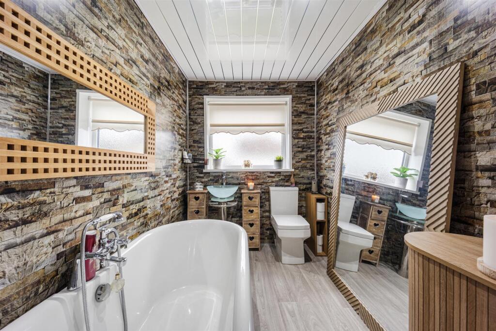 1 Thorndyke Close-13.jpg