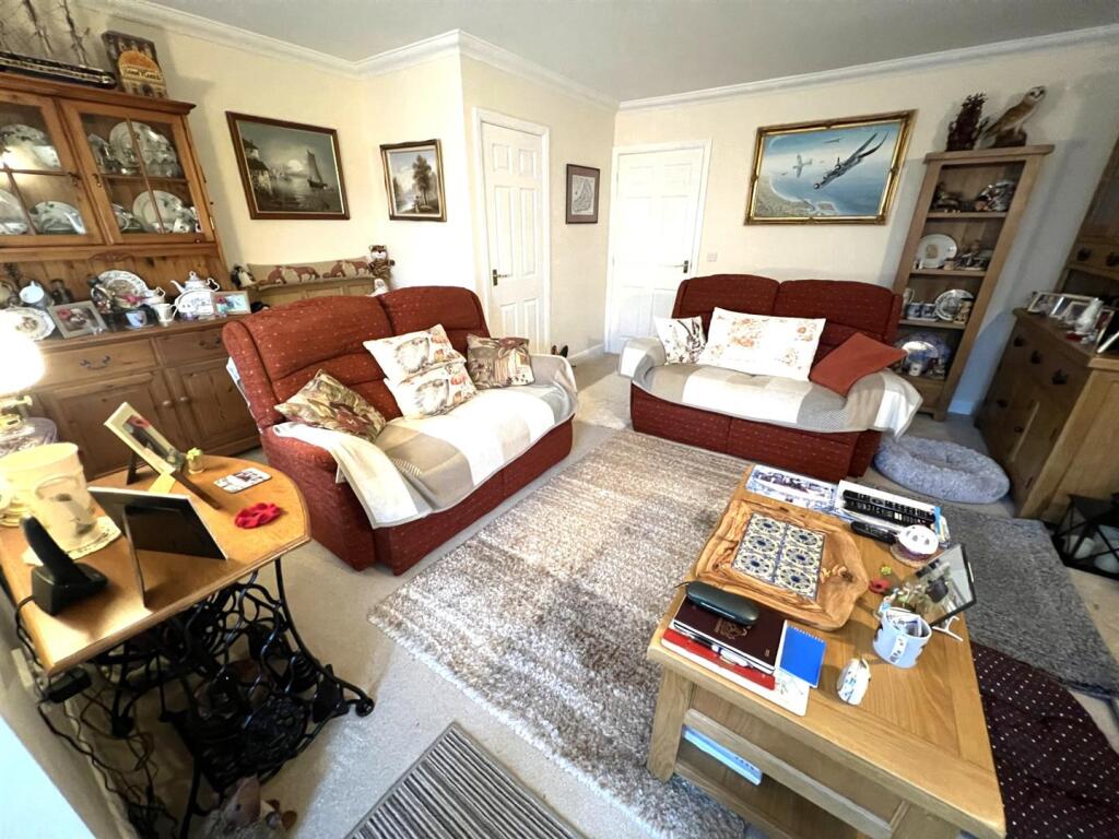 Living room 3.jpg