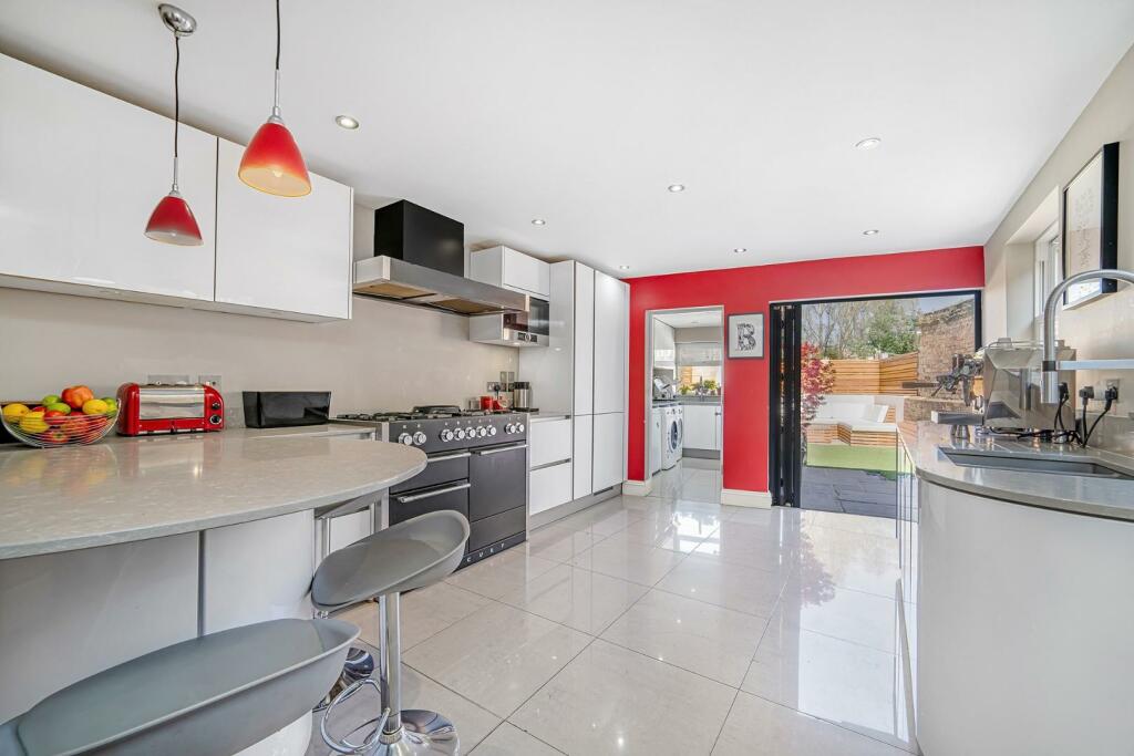 Kitchen (2).jpg