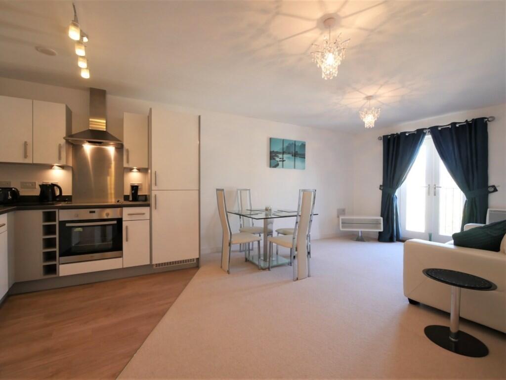 LOUNGE KITCHEN DI...