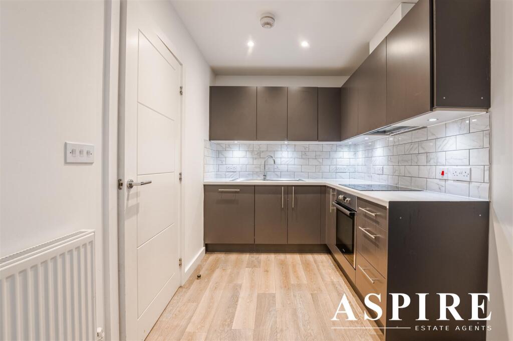 281 FAIRFAX DRIVE-13-12-24-9.jpg