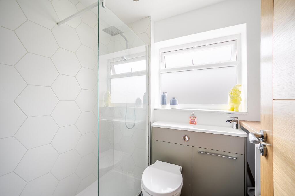 GROUND FLOOR SHOWER ROOM