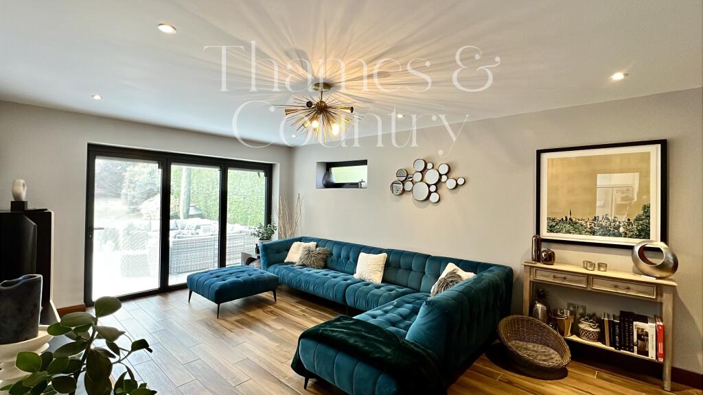 Primary Bedroom / Reception 3