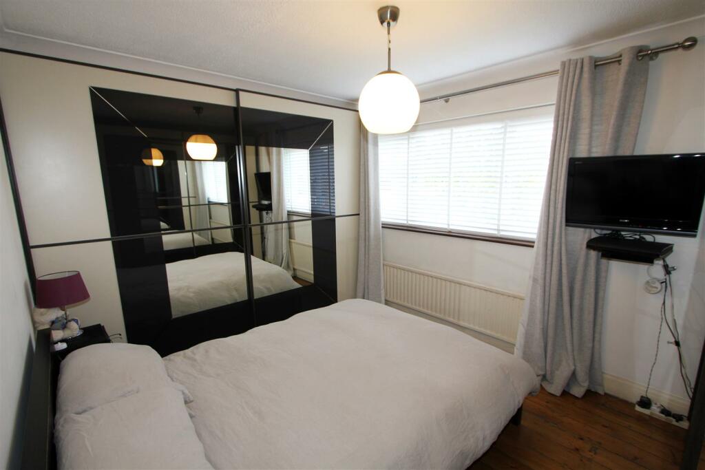 IMG_1881 bed1.jpg