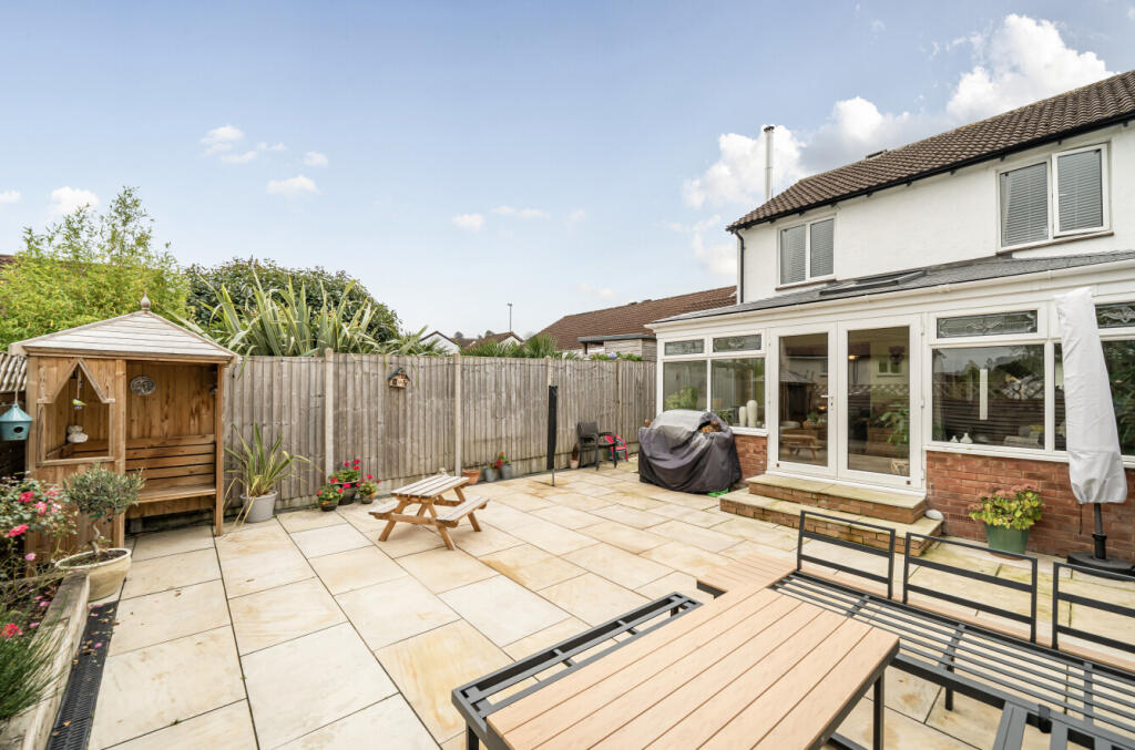 1365820-4-68ee1d9...