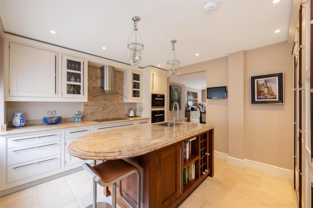 2 Ovington Street Hi-17.jpg