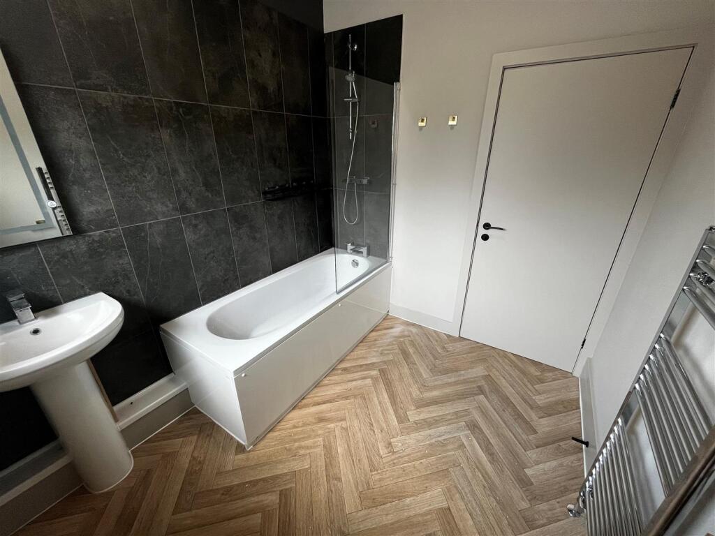 bathroom 2.jpg