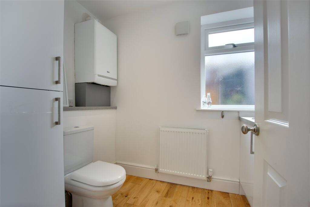 Utility Room/Wc