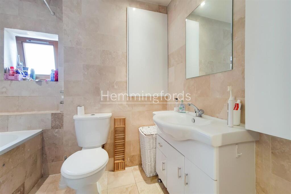 5_Bathroom-0.jpg