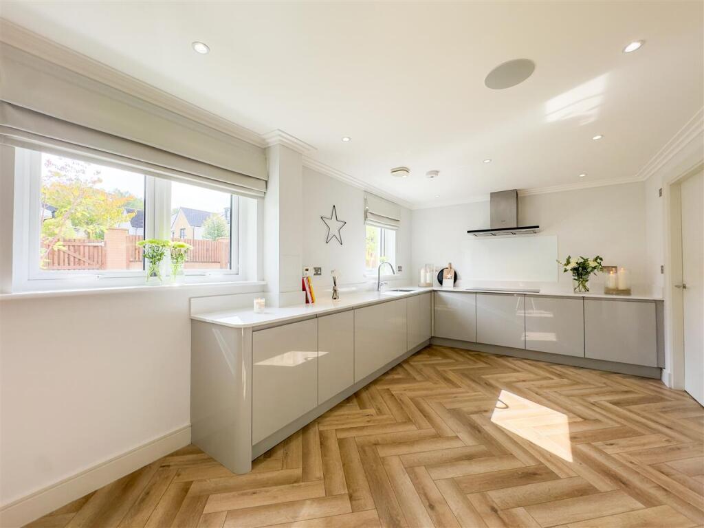 Kitchen/Dine/Sun Room