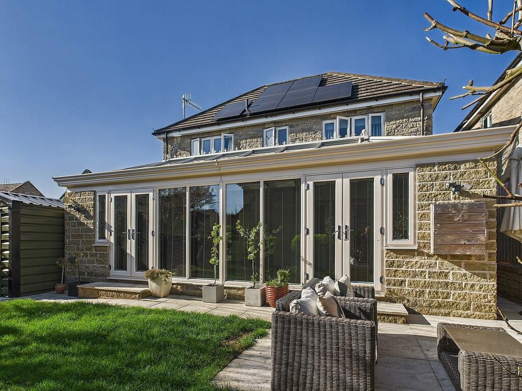 CAM04273G0-PR0115...