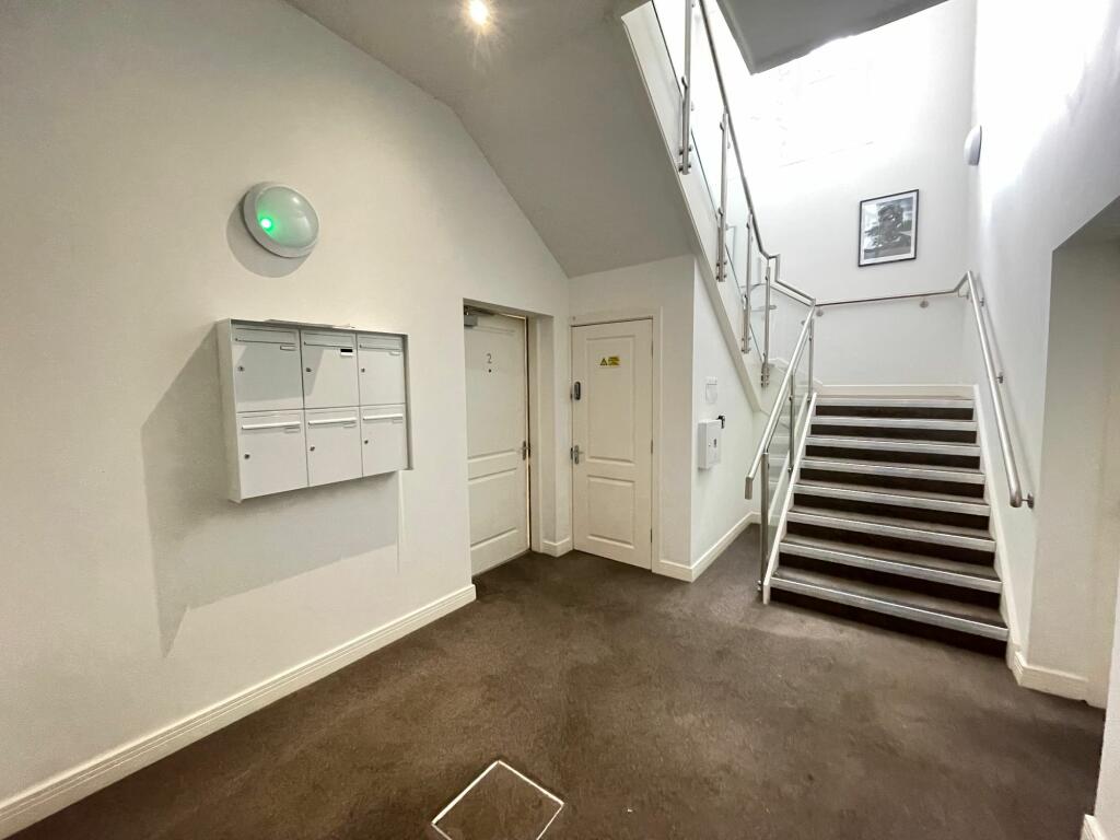 COMMUNAL ENTRANCE
