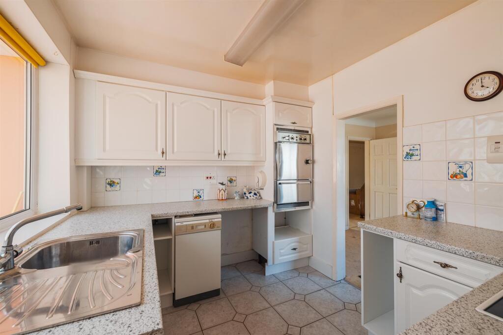 13 Waterford Dr-6.jpg