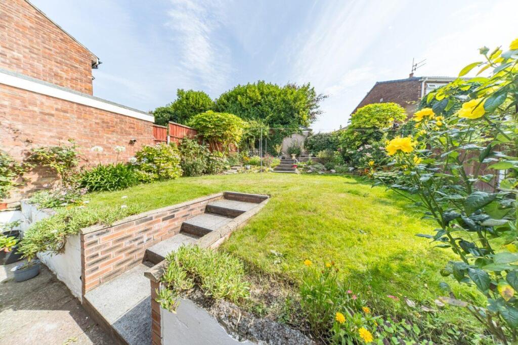 9 Pratt Road garden 2.jpg