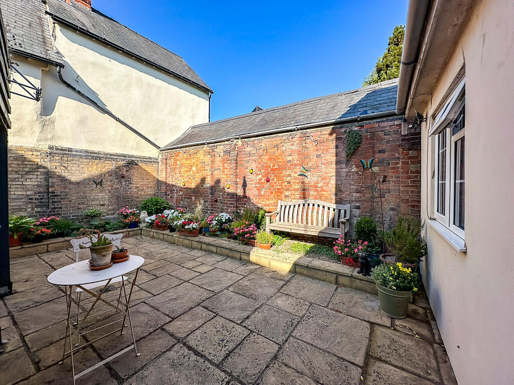 Courtyard Garden ...