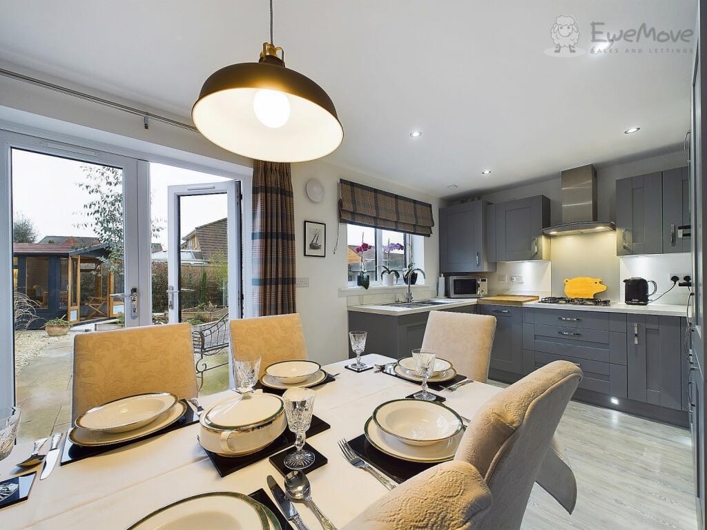 CAM03640G0-PR0034-STILL024