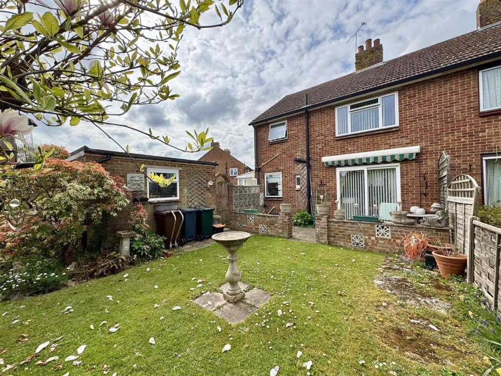 GARDEN REAR