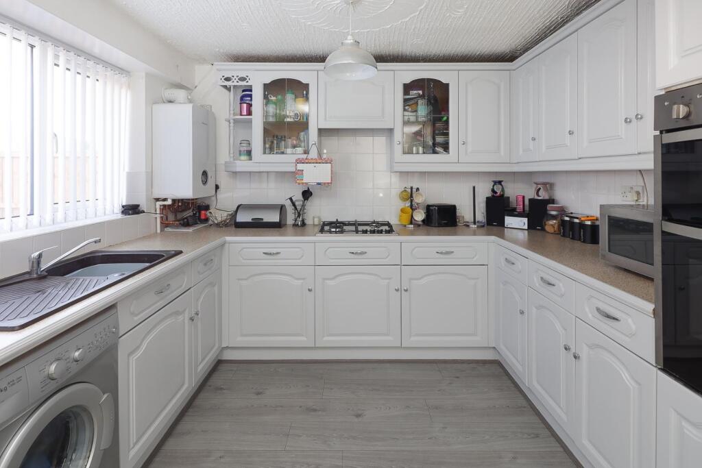 81 Pitfield Road kitchen-2.jpg