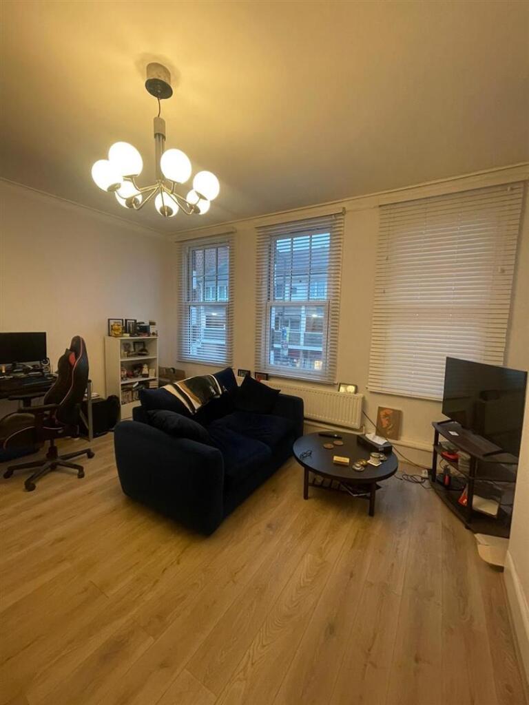 livingroom.jpg