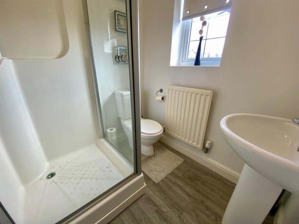 ensuite.jpg
