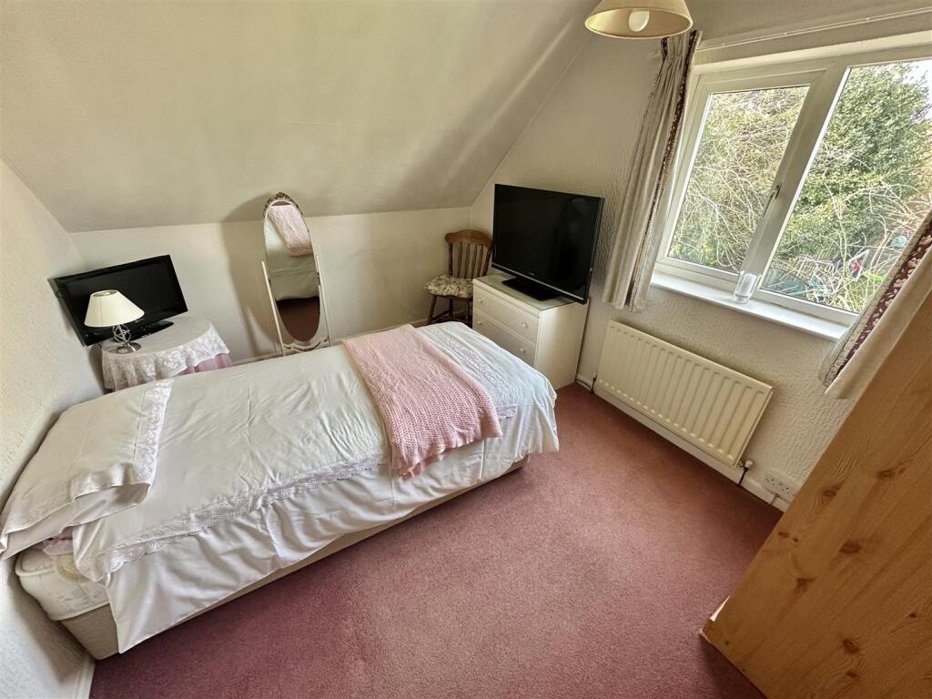 Bramleys Estate Agents - Balmfield Crescent (17).j