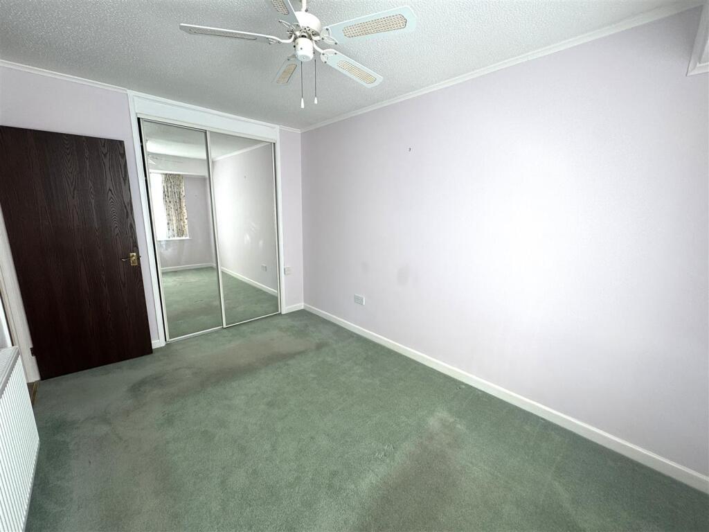 Bedroom 1 (2).JPG