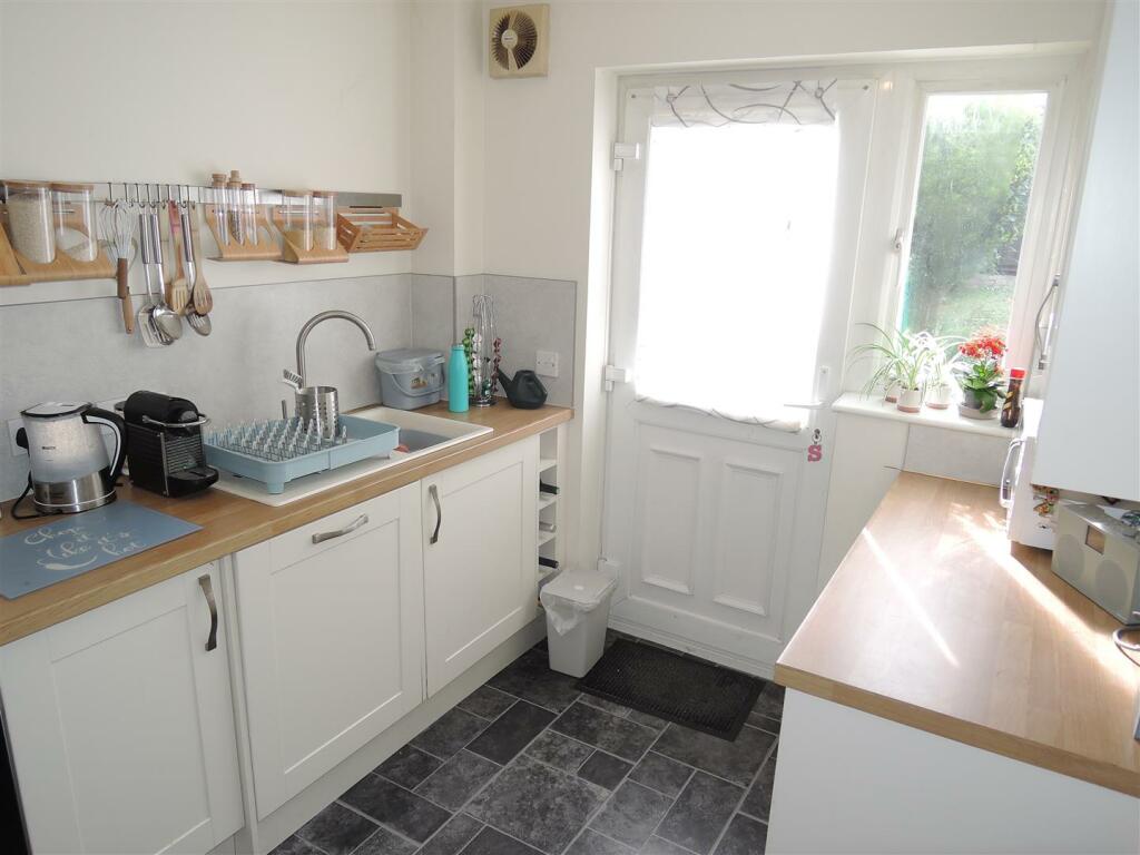 Kitchen: