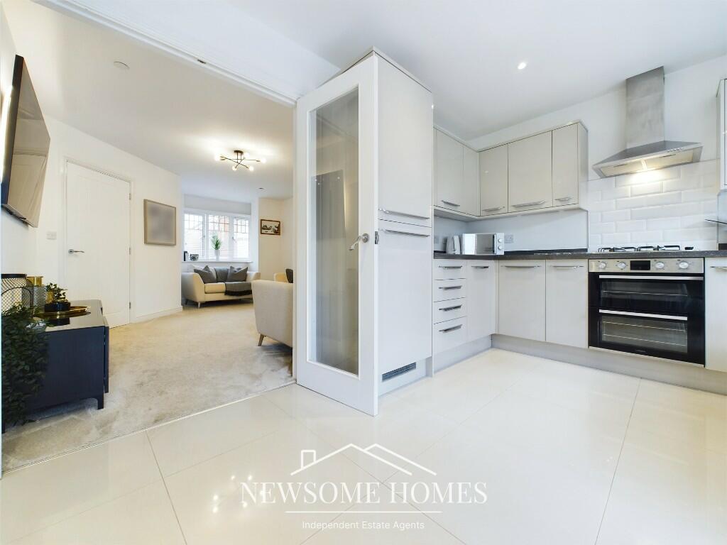 Kitchen &amp; Dining Rm