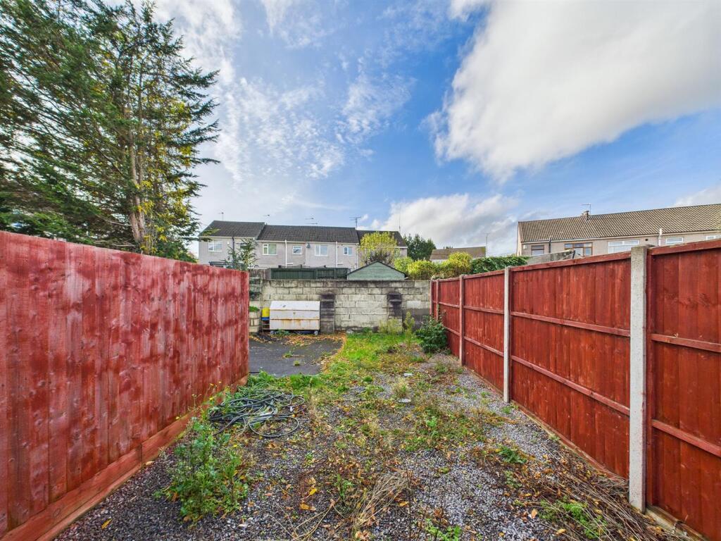 13 - Spacious Garden Flat for Auction, Kingswood.j