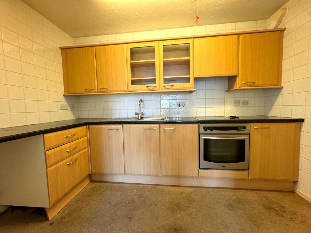 FITTED KITCHEN