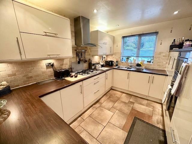 kitchen b.jpg
