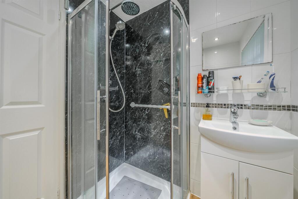 7 Chester Close-9.jpg