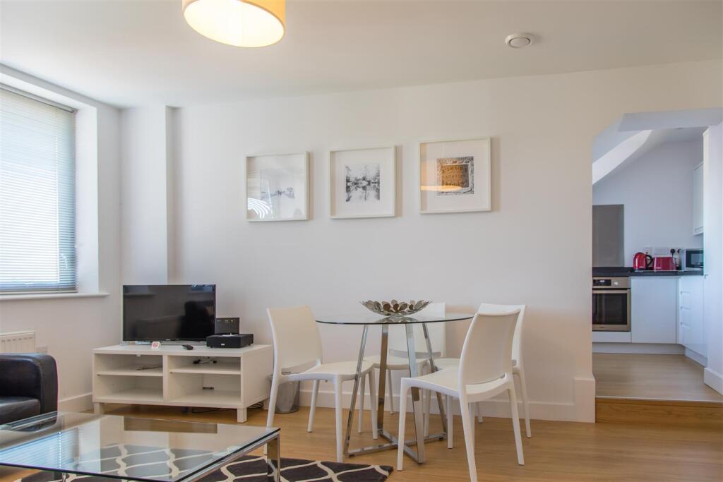 Lounge5.jpg