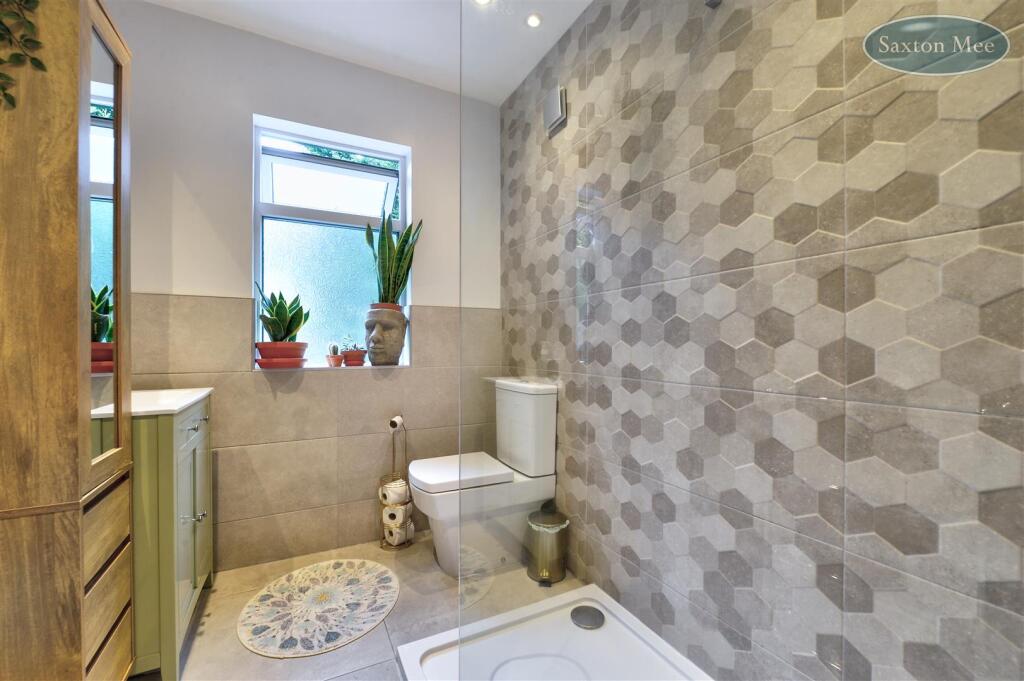 428 Springvale Rd - bathroom 3056.jpg