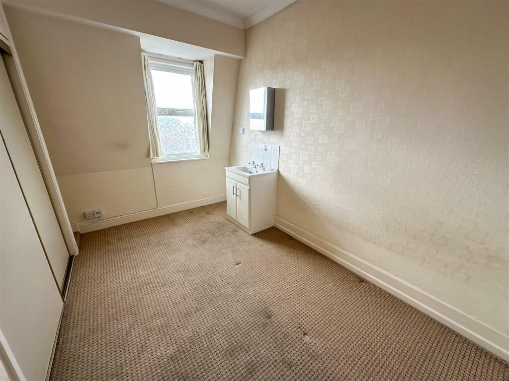 BEDROOM 11
