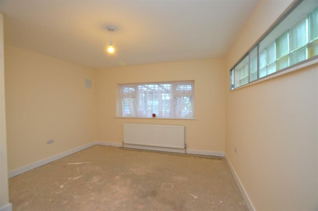 25 Bridge Way Family Room.JPG