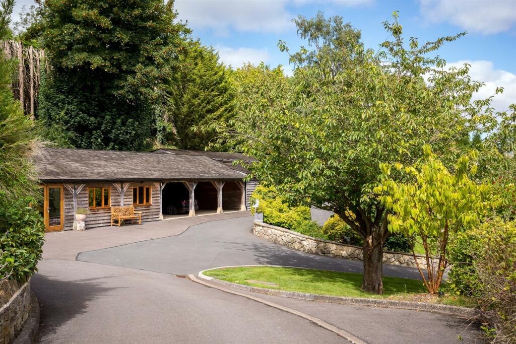 4 - Brecon House - GL53 9NE - Web.jpg