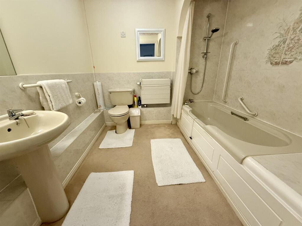 KC22 Bathroom.jpg