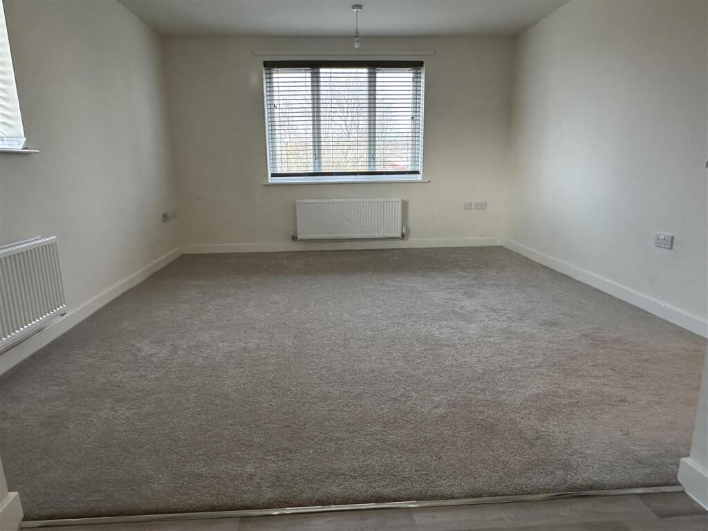 Open Plan Lounge / Dining Room