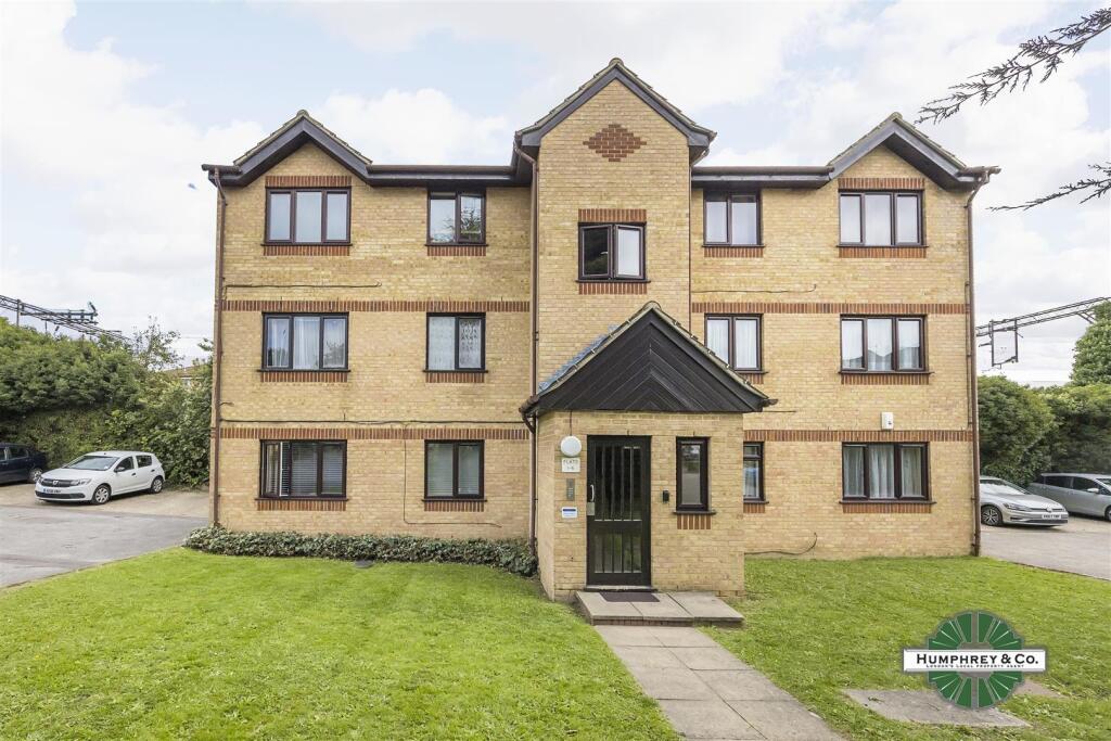 5  Fielders Close  Enfield -015.jpg