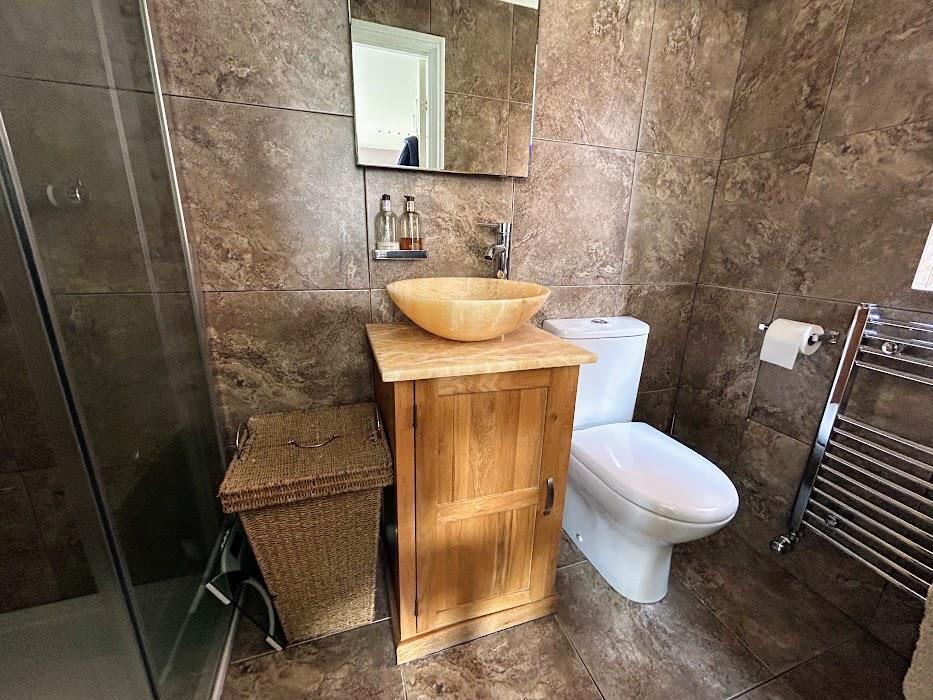 MASTER ENSUITE
