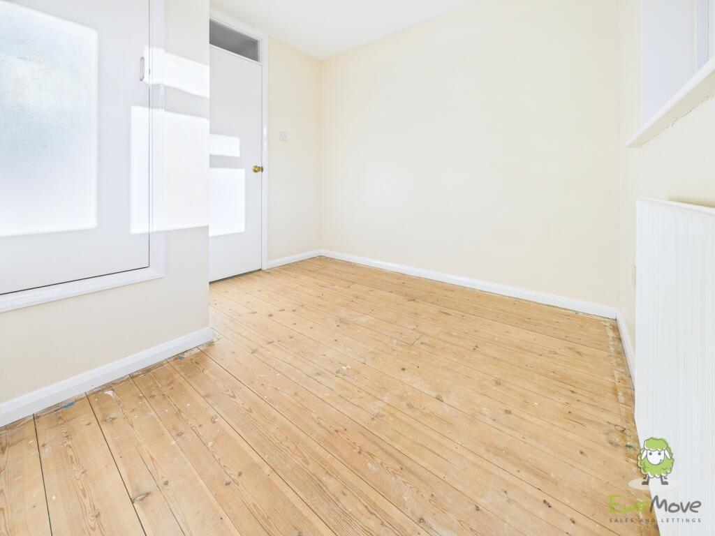 CAM01543G0-PR0168-STILL011