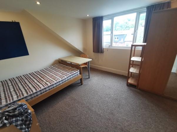 bedroom 44.jpg
