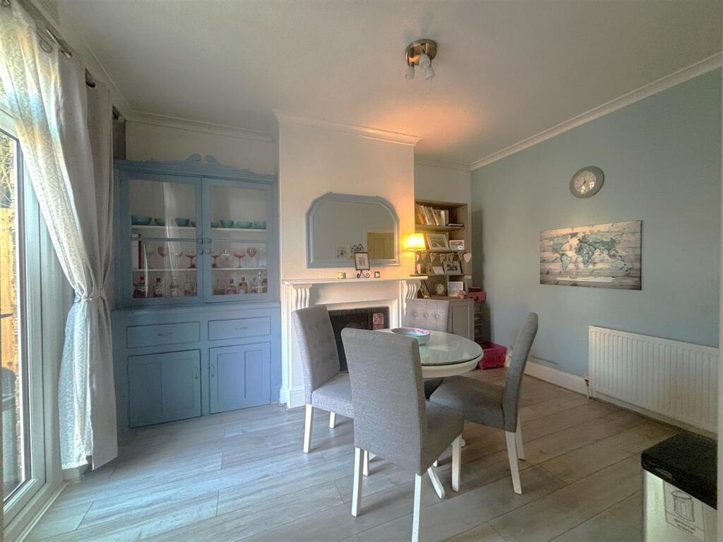 Dining room 4.jpg