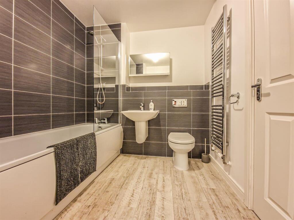 Jack &amp; Jill style bathroom-w.c