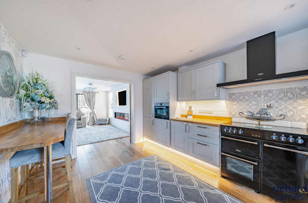 d690366b800646a2b1ac115cbfafd572